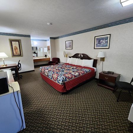 Americas Inn Бардстаун Екстериор снимка