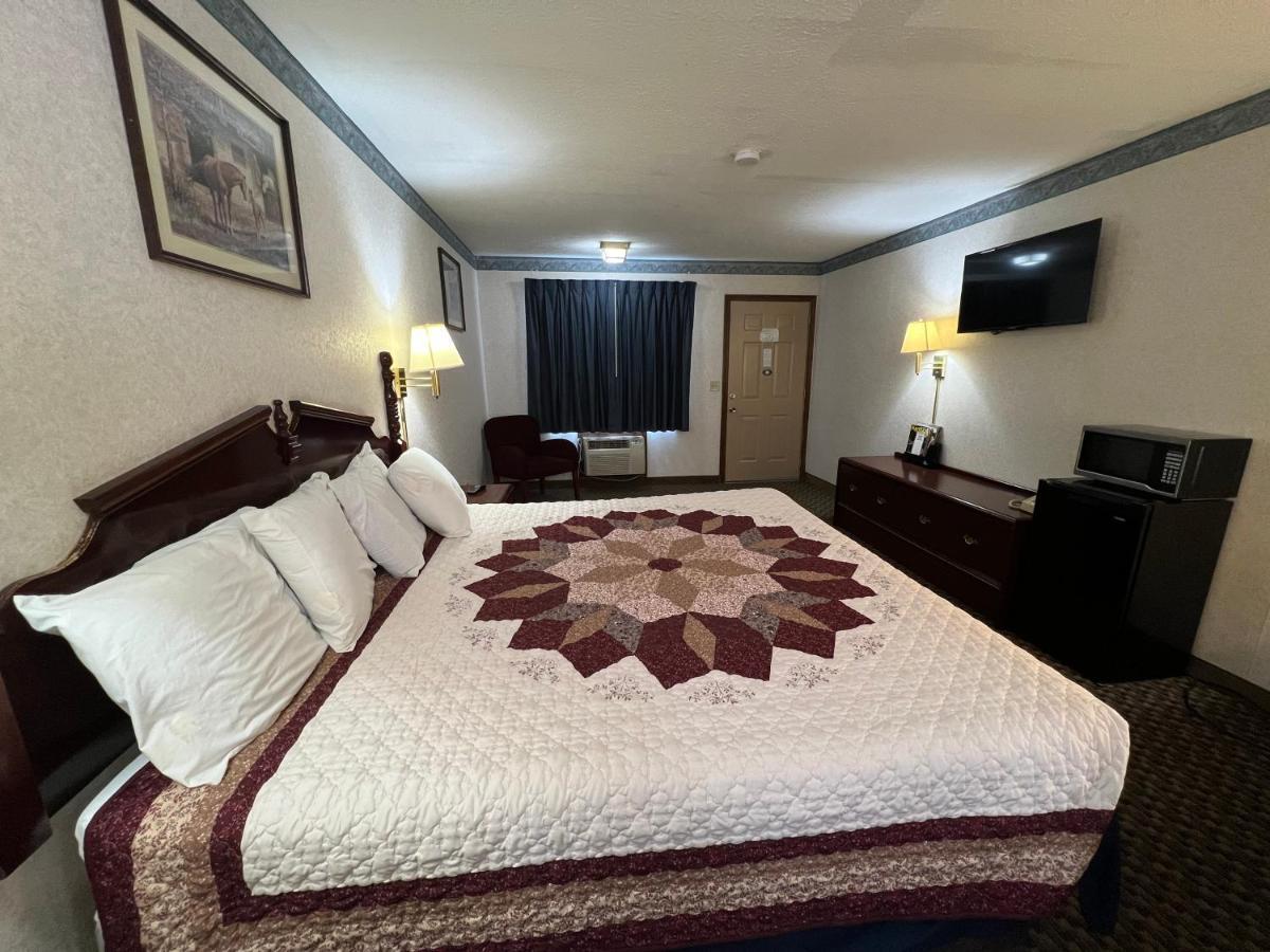 Americas Inn Бардстаун Екстериор снимка