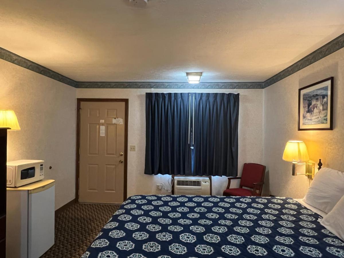 Americas Inn Бардстаун Екстериор снимка