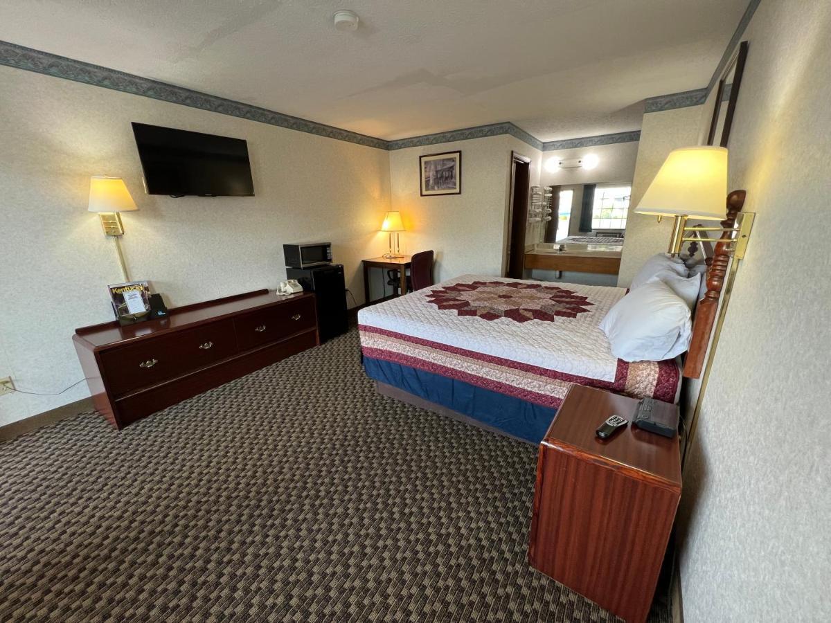 Americas Inn Бардстаун Екстериор снимка
