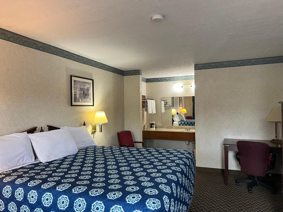 Americas Inn Бардстаун Екстериор снимка