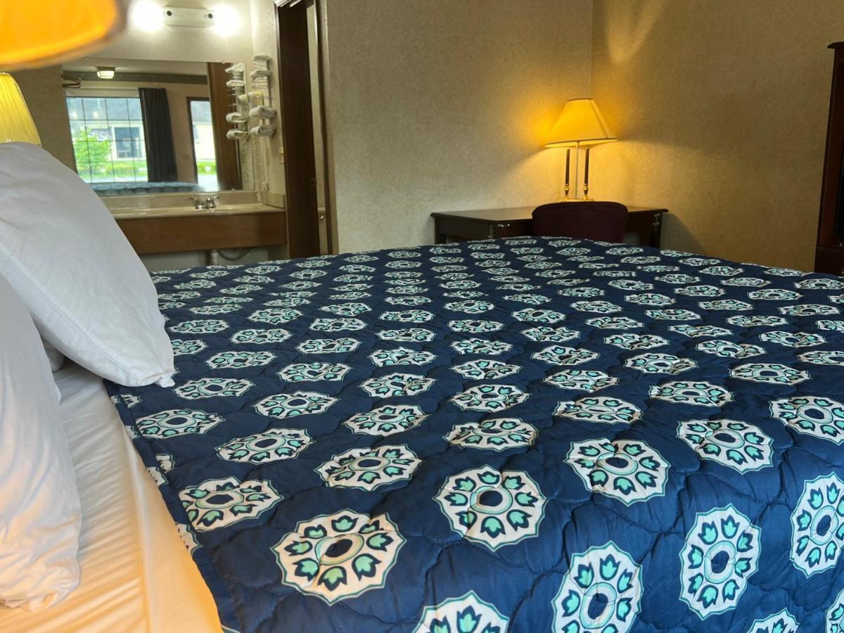 Americas Inn Бардстаун Екстериор снимка