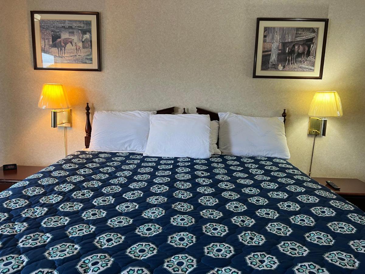 Americas Inn Бардстаун Екстериор снимка