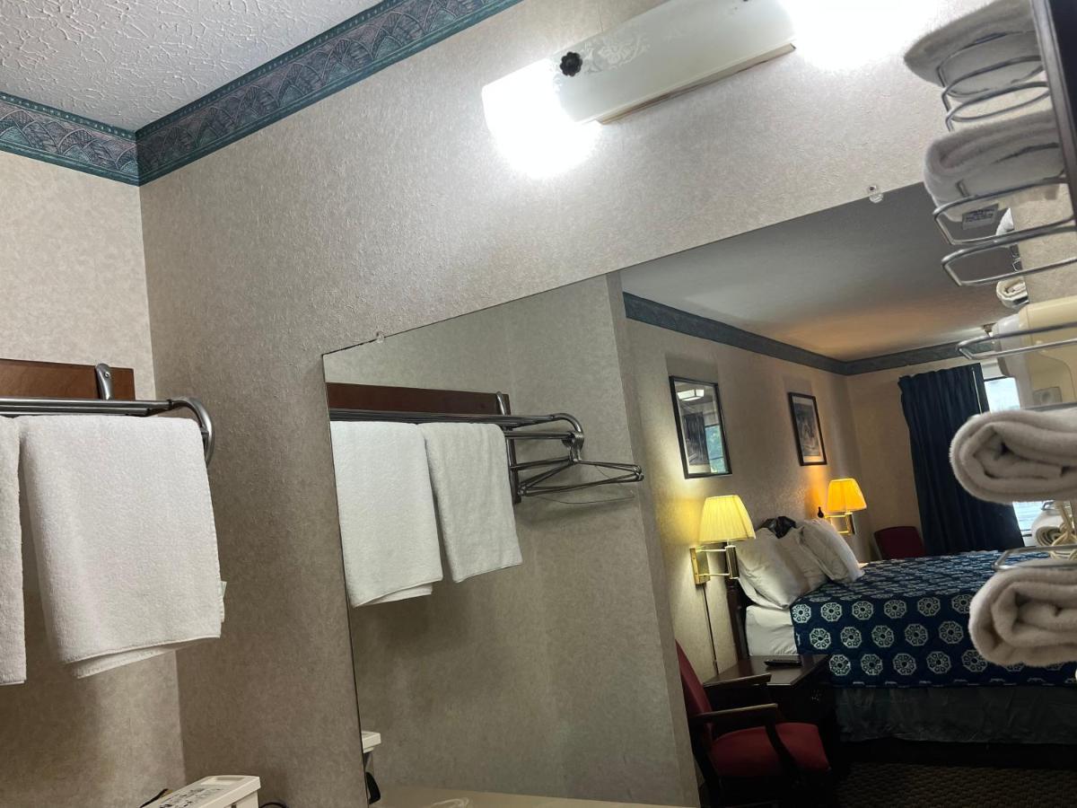 Americas Inn Бардстаун Екстериор снимка