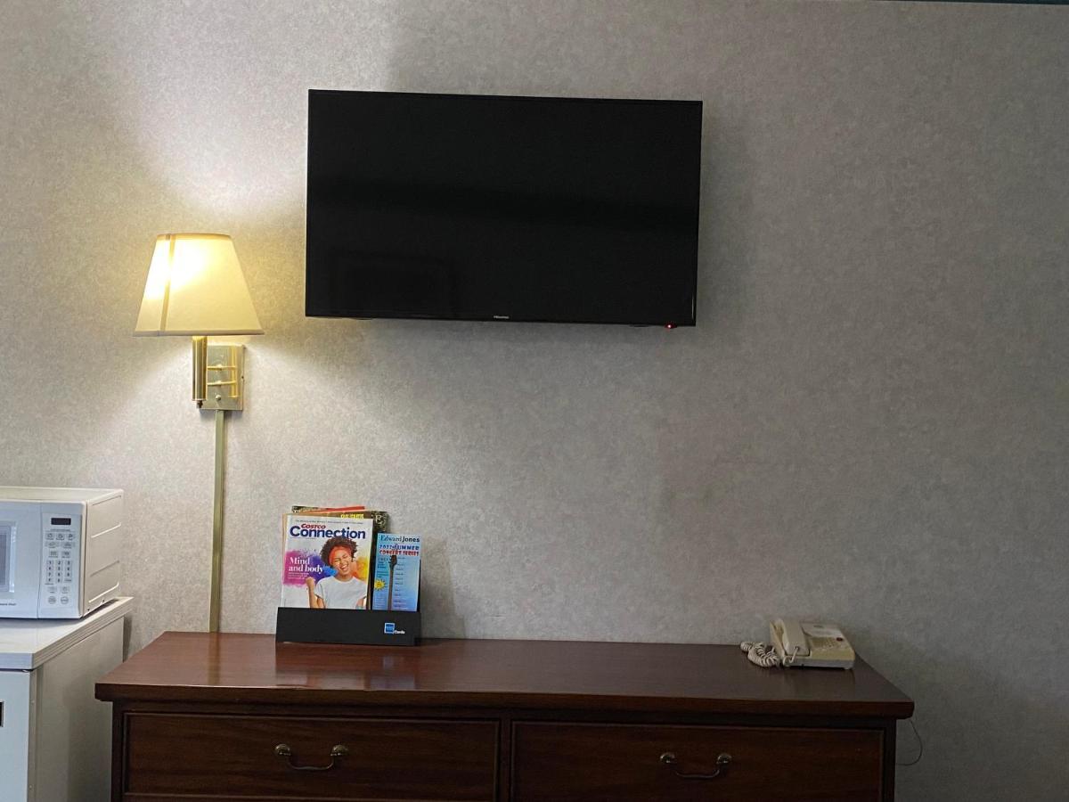 Americas Inn Бардстаун Екстериор снимка