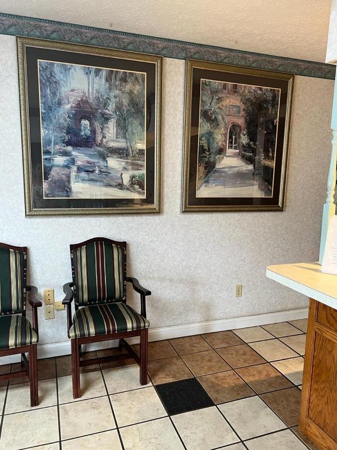 Americas Inn Бардстаун Екстериор снимка