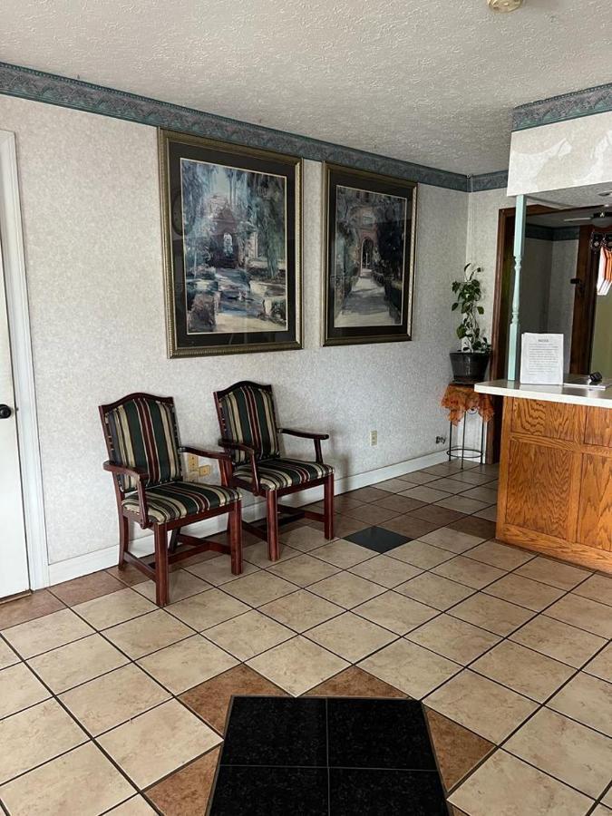Americas Inn Бардстаун Екстериор снимка