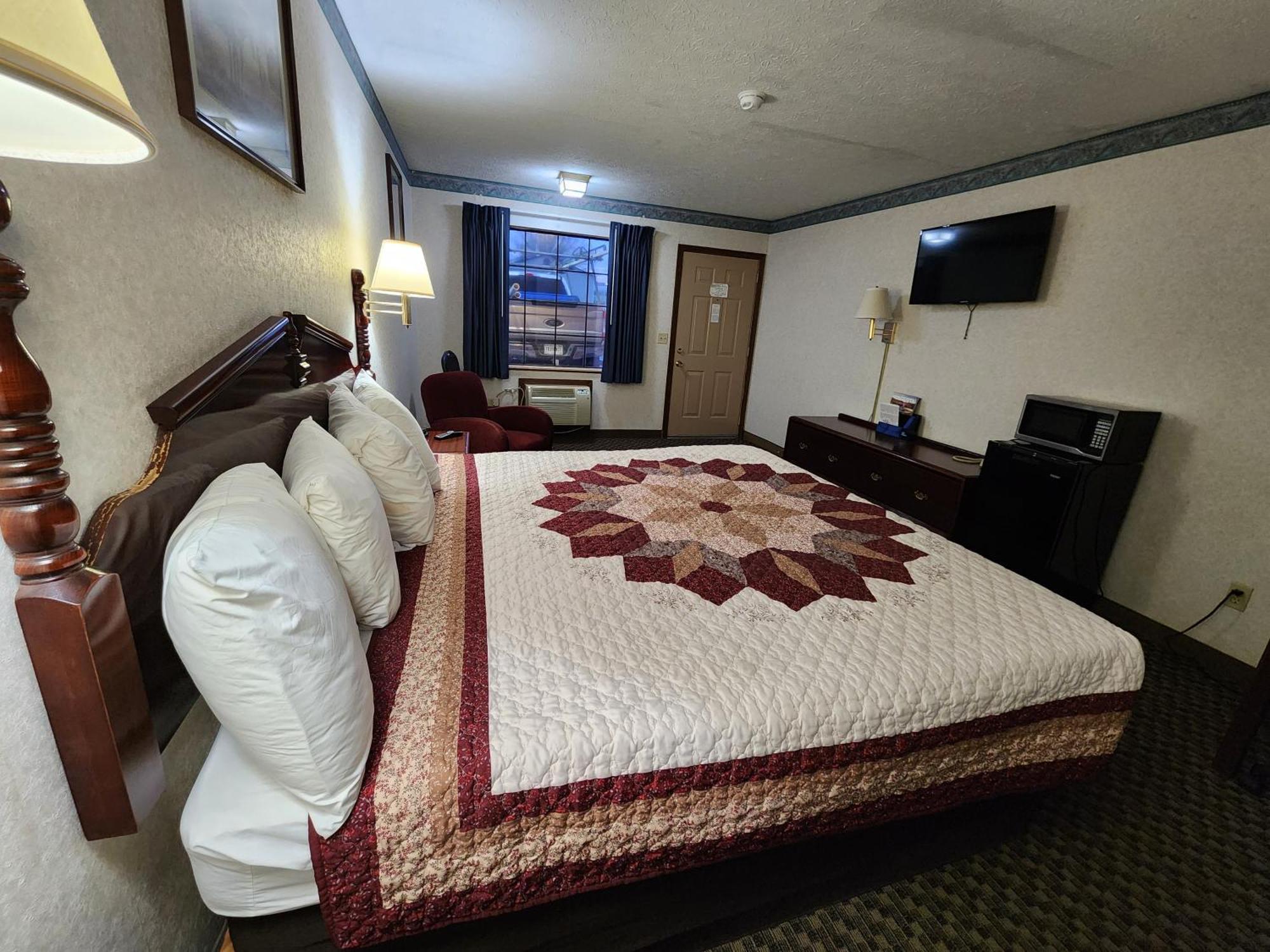 Americas Inn Бардстаун Екстериор снимка