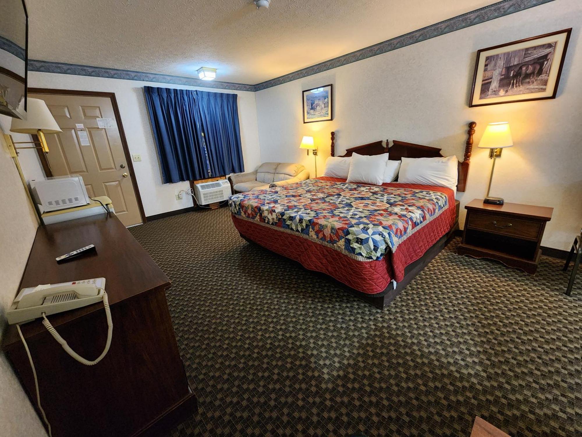 Americas Inn Бардстаун Екстериор снимка