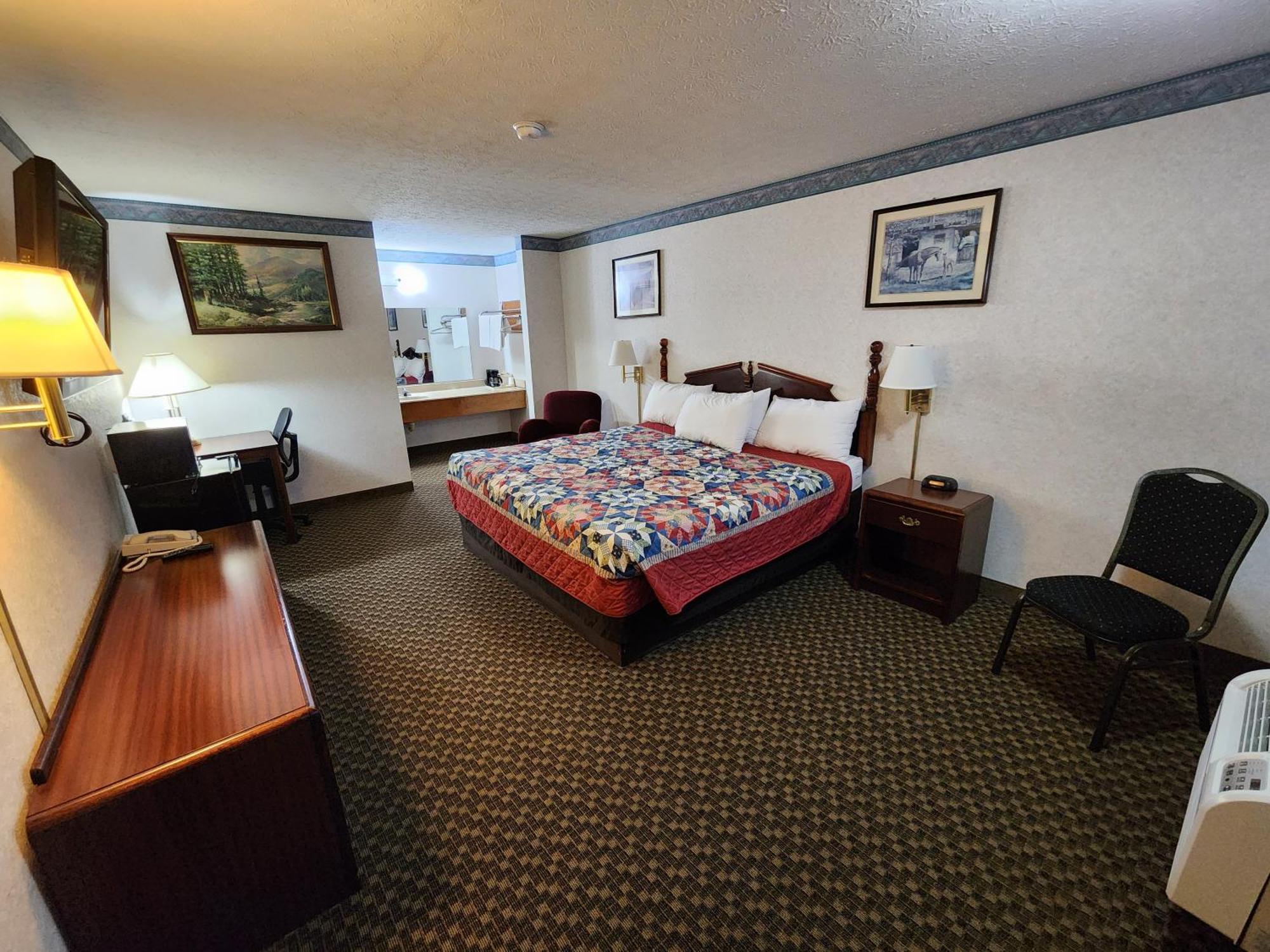 Americas Inn Бардстаун Екстериор снимка
