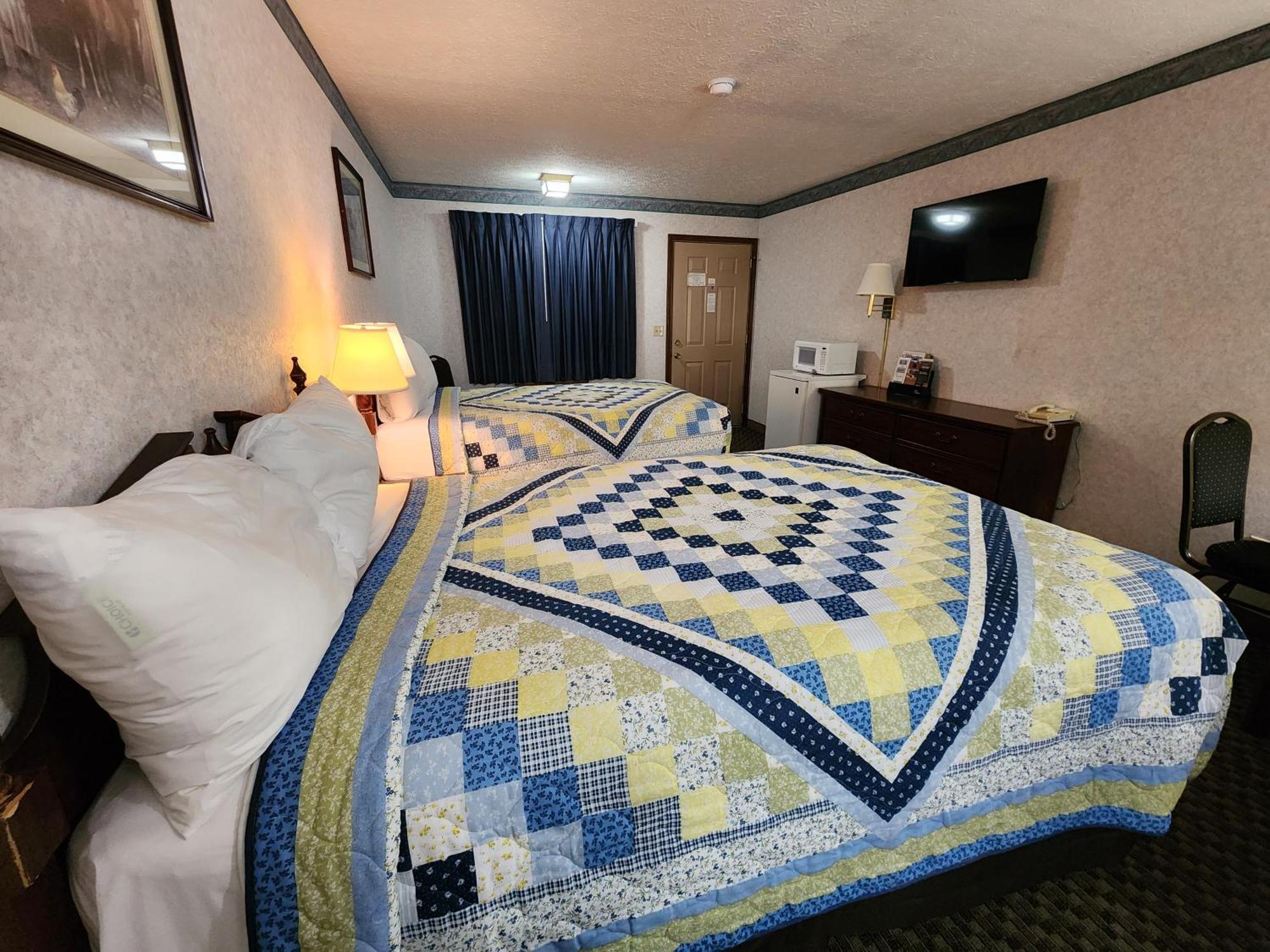 Americas Inn Бардстаун Екстериор снимка