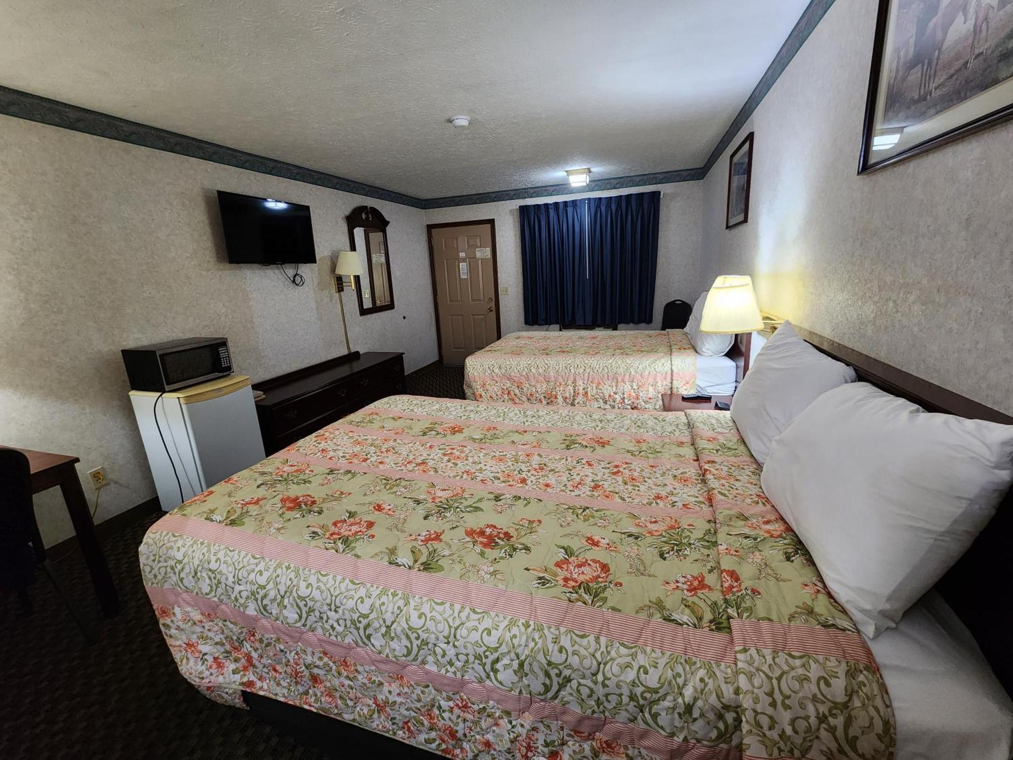 Americas Inn Бардстаун Екстериор снимка