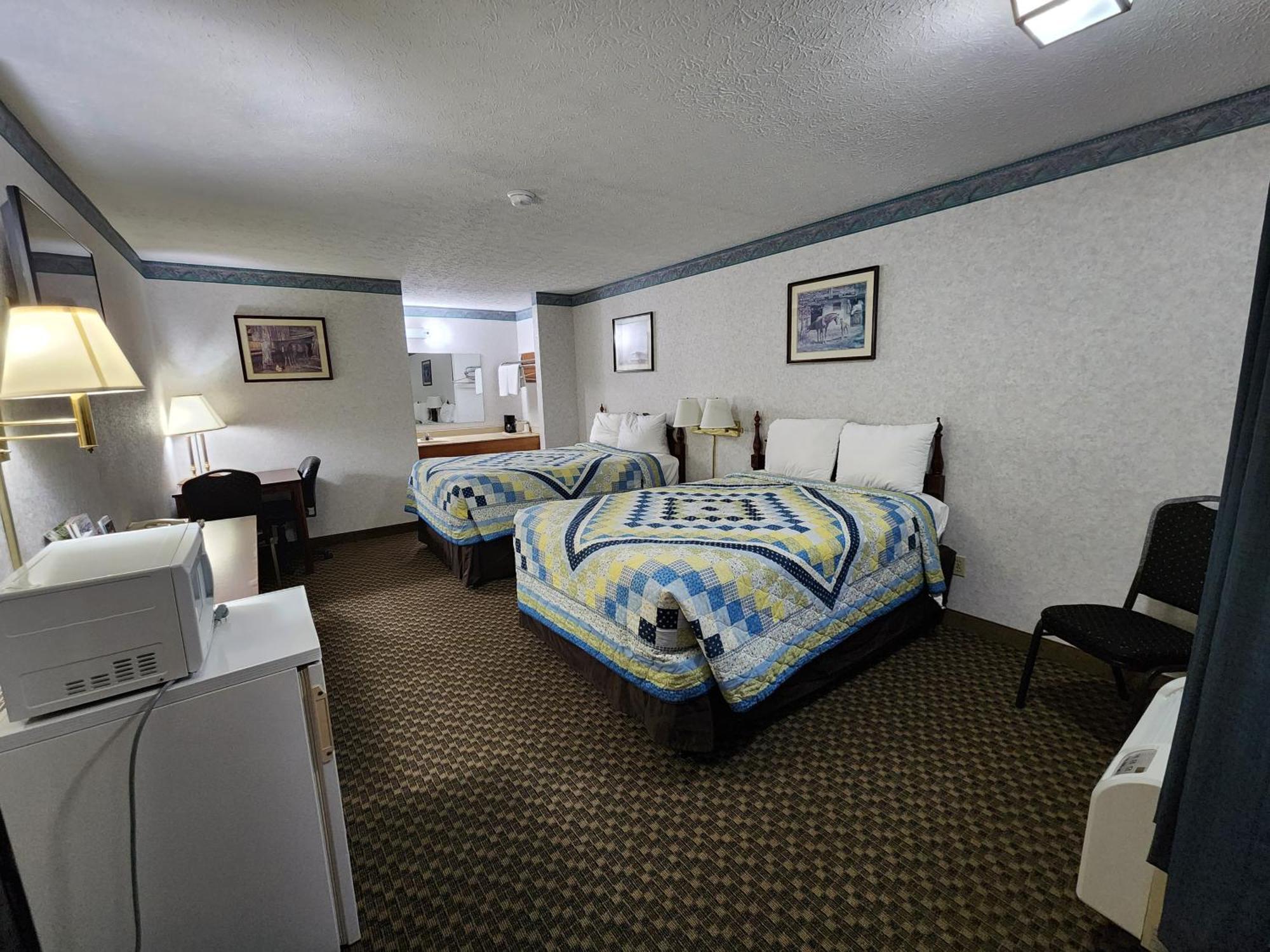 Americas Inn Бардстаун Екстериор снимка