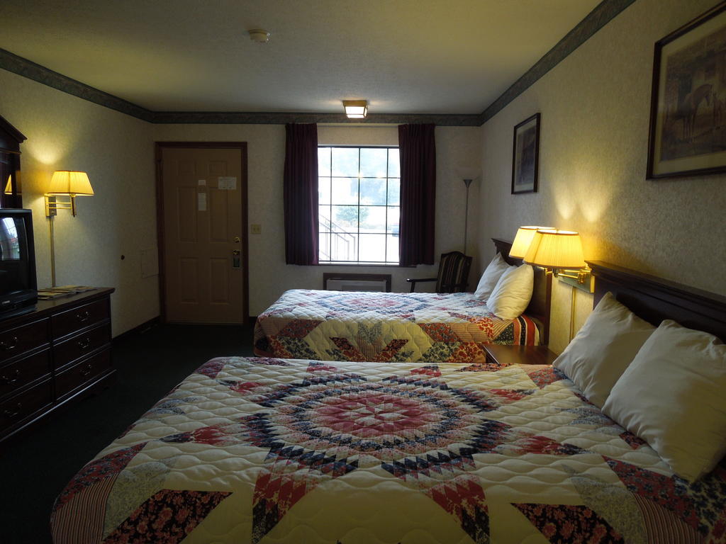 Americas Inn Бардстаун Стая снимка