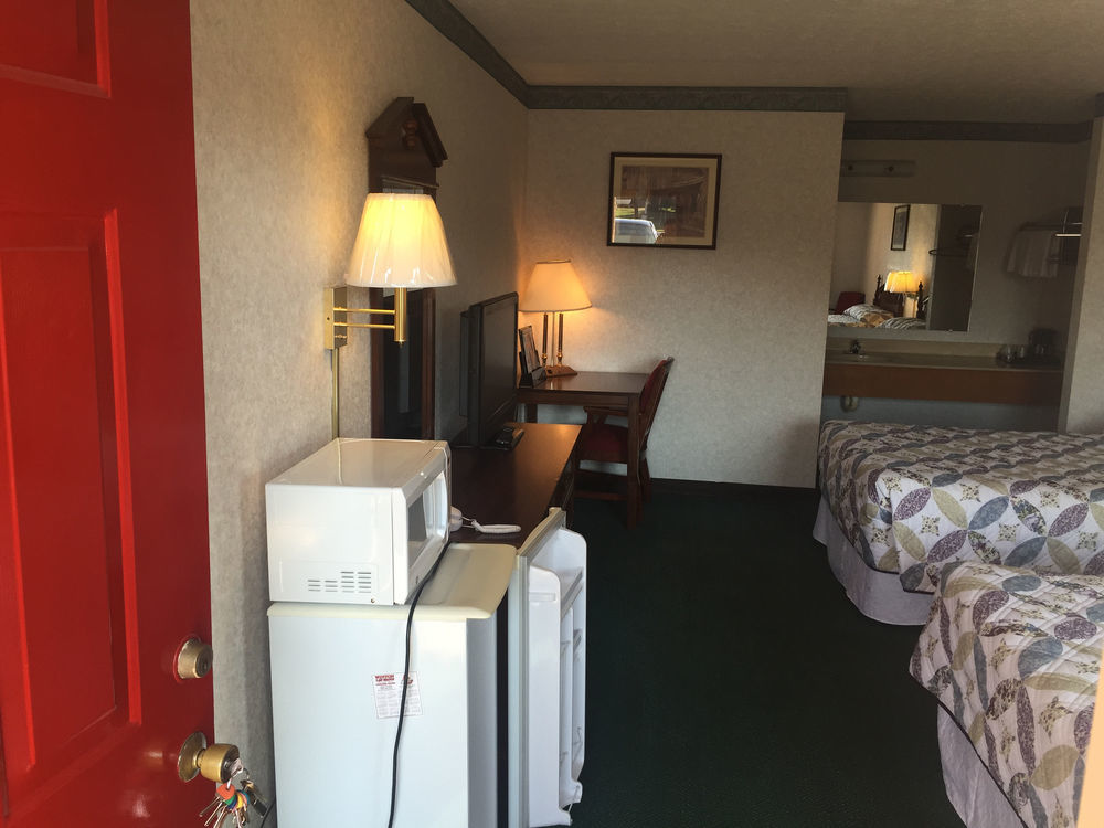 Americas Inn Бардстаун Екстериор снимка