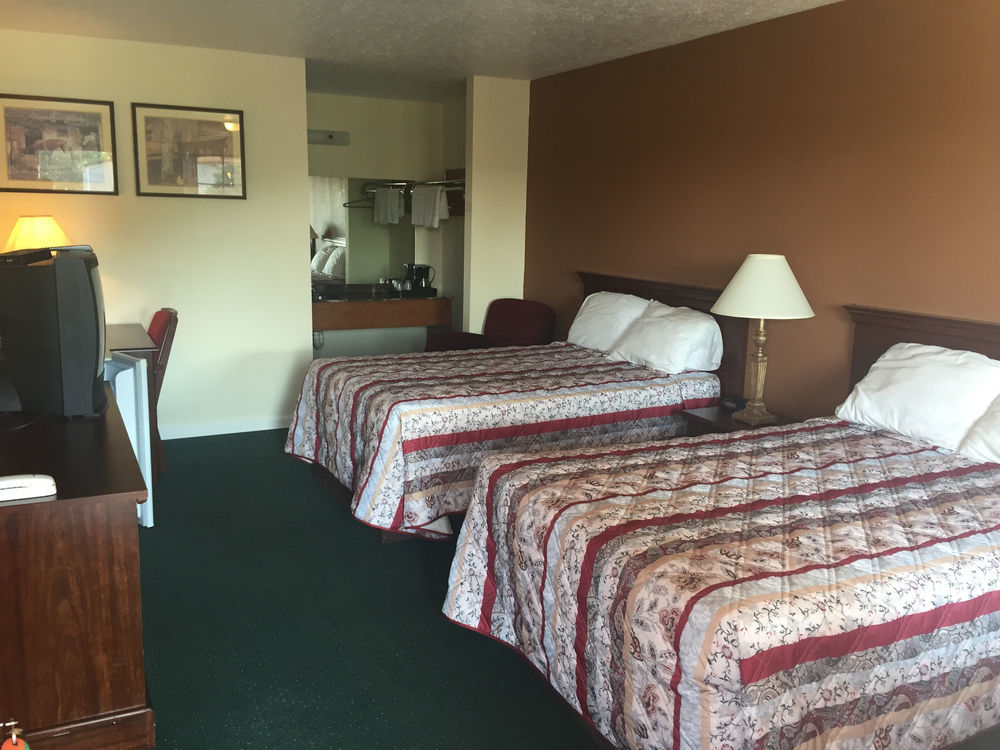 Americas Inn Бардстаун Екстериор снимка