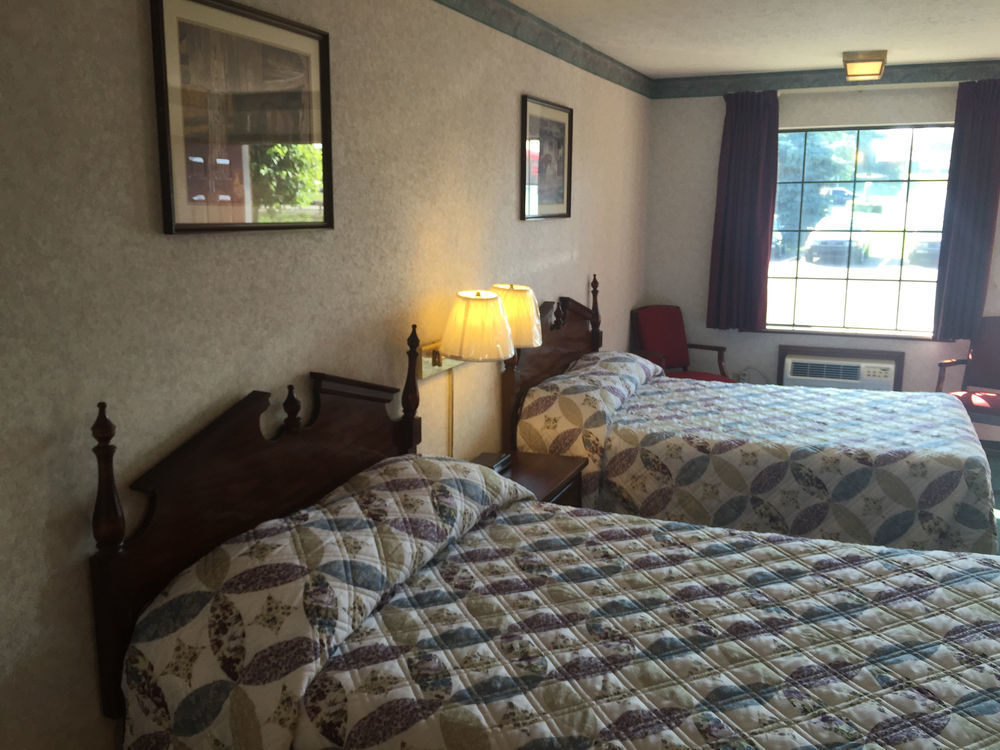 Americas Inn Бардстаун Екстериор снимка