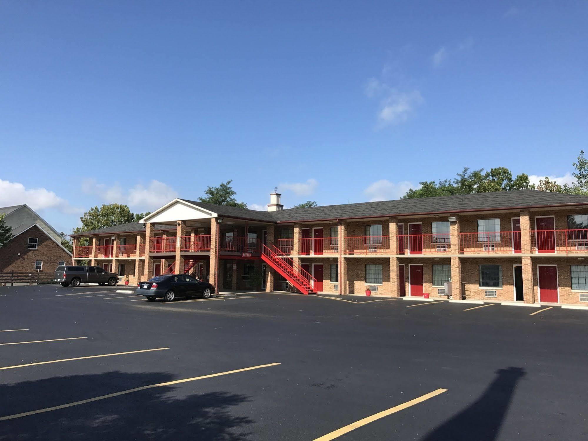 Americas Inn Бардстаун Екстериор снимка