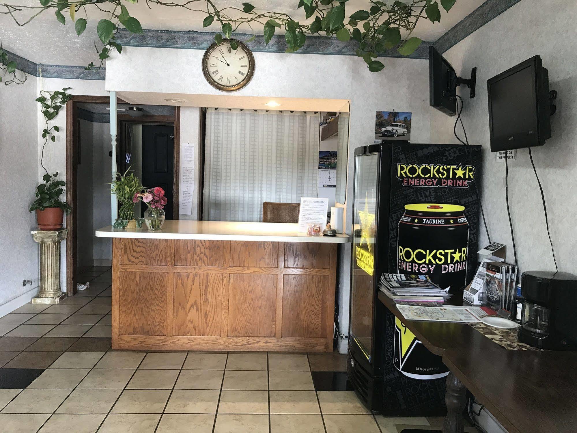 Americas Inn Бардстаун Екстериор снимка