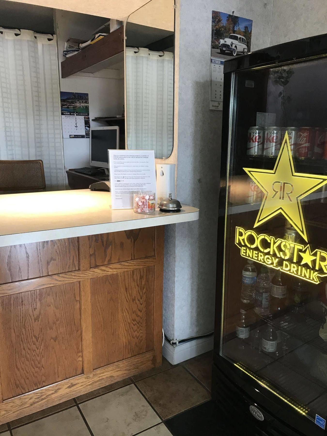 Americas Inn Бардстаун Екстериор снимка
